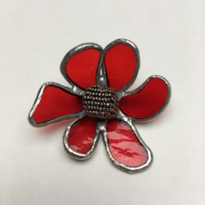 Broche fleur stylisée – vitrail Tiffany – rouge